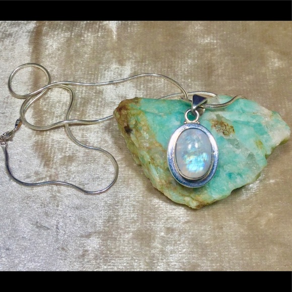 Gorgeous Moonstone 925 Sterling Silver Necklace - Picture 4 of 16